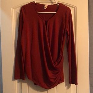 Women’s long sleeve key hold top